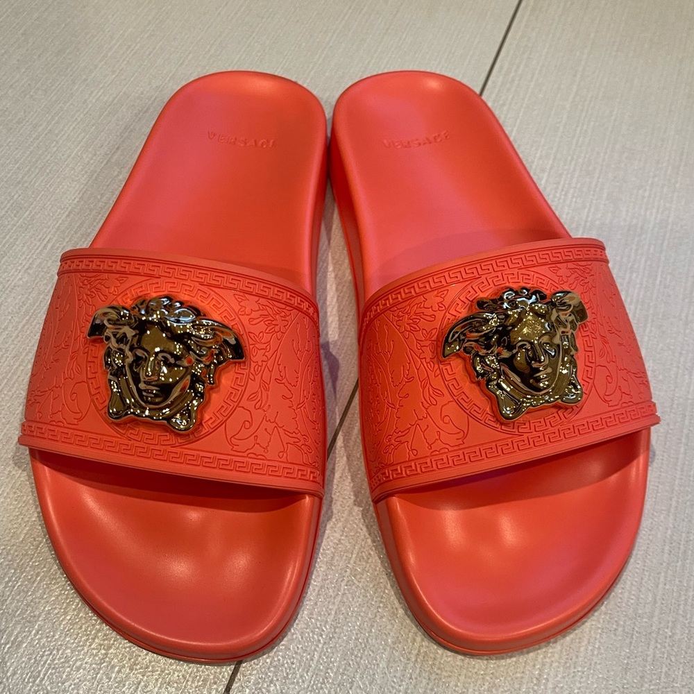 Brand New Versace Women’s Bright Coral Sandals Pool Slides 37 7
